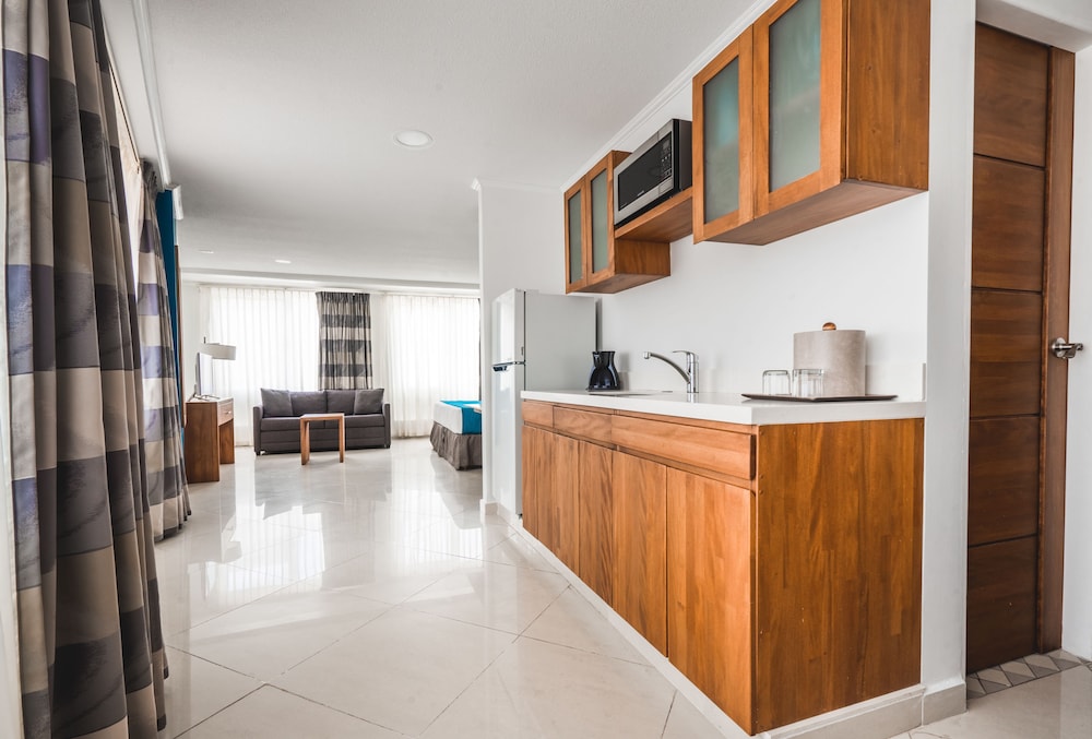 City Suites Curacao 8/70