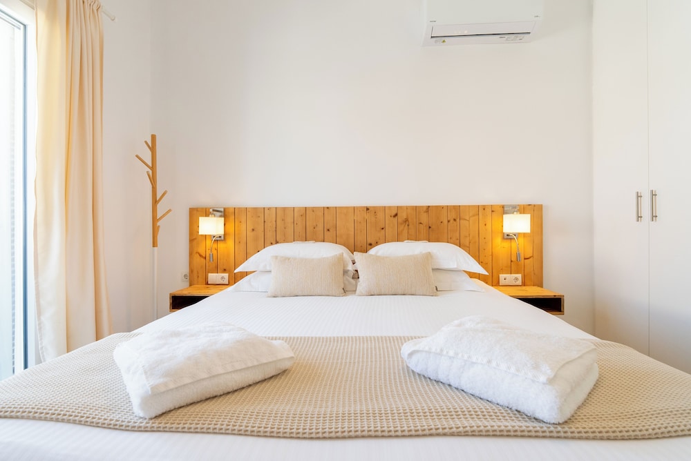 White Rock Milos Suites 17/55