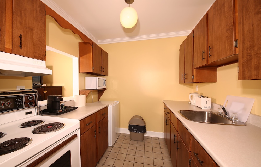 Grenfell Heritage Hotel & Suites 29/30