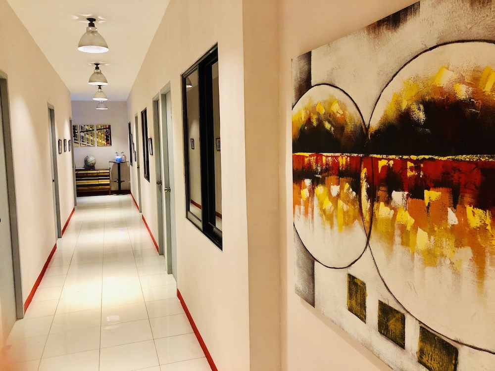 Hometown Hotel Bacolod - Lacson 45/74