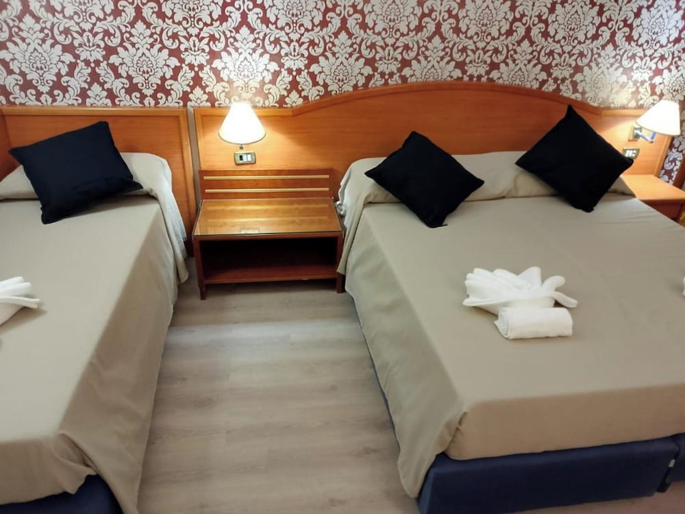 AMADEUS HOTEL ROME 35/50