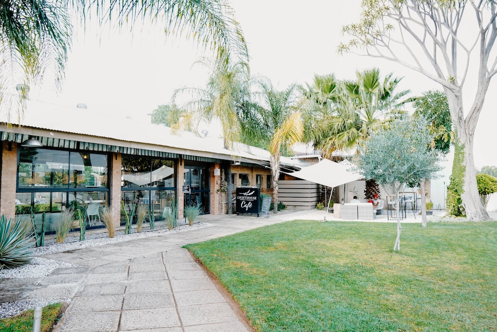 Lighthouse Guesthouse & Cafe 17/23