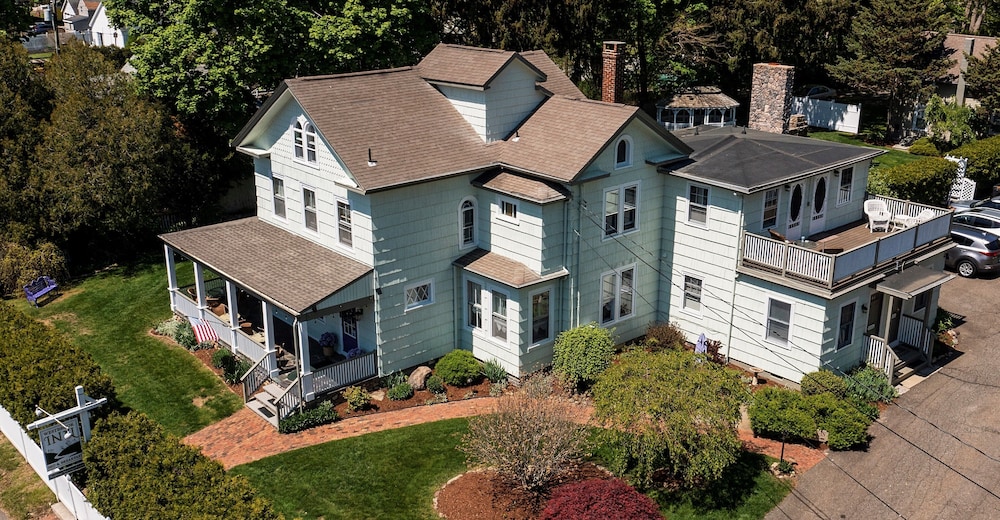 Westbrook Inn Bed and Breakfast 64/74