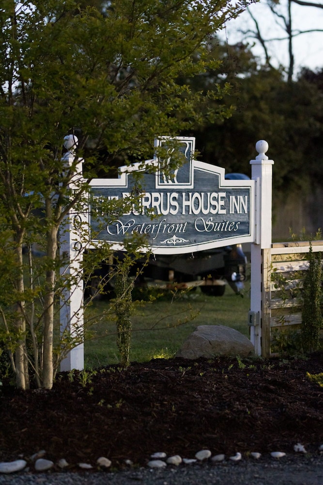 The Burrus House Inn Waterfront Suites 4/50