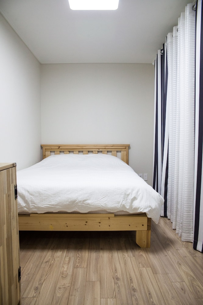 YOLO, DOUBLE OR TWIN BED