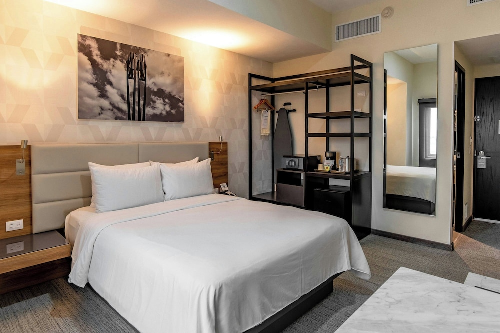 Standard, Queen Bed