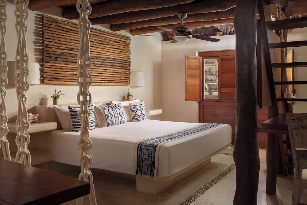 Hotel El Pueblito 23/50