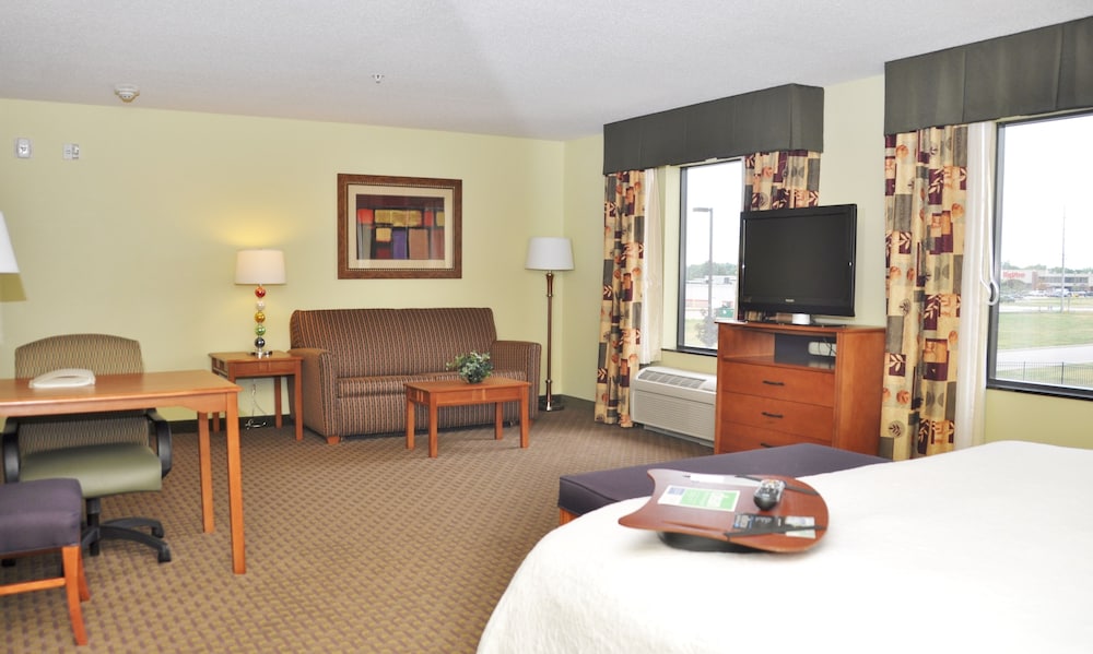 Hampton Inn Macomb 37/63