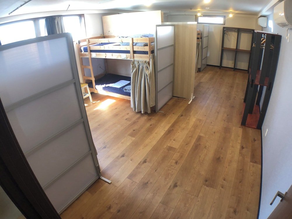 MIXED DORM, BASIC