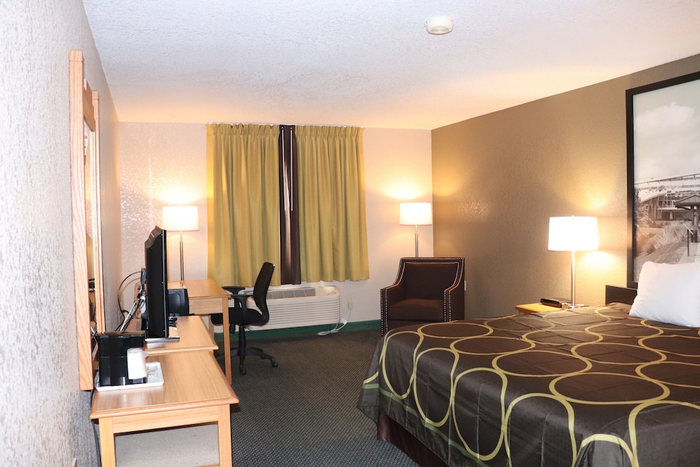 Super 8 Sheldon 10/28