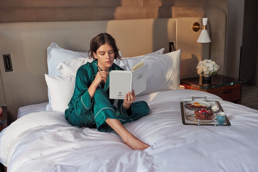GOTHAM, SUITE, KING BED