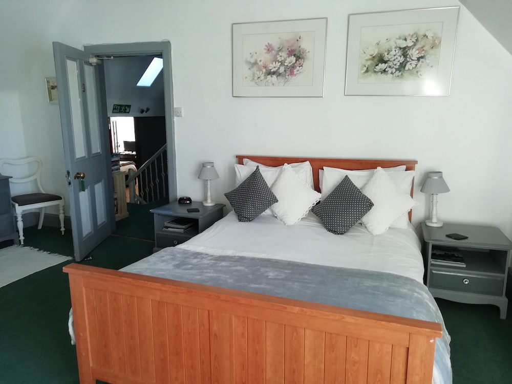 Cosmos, Superior, King Bed