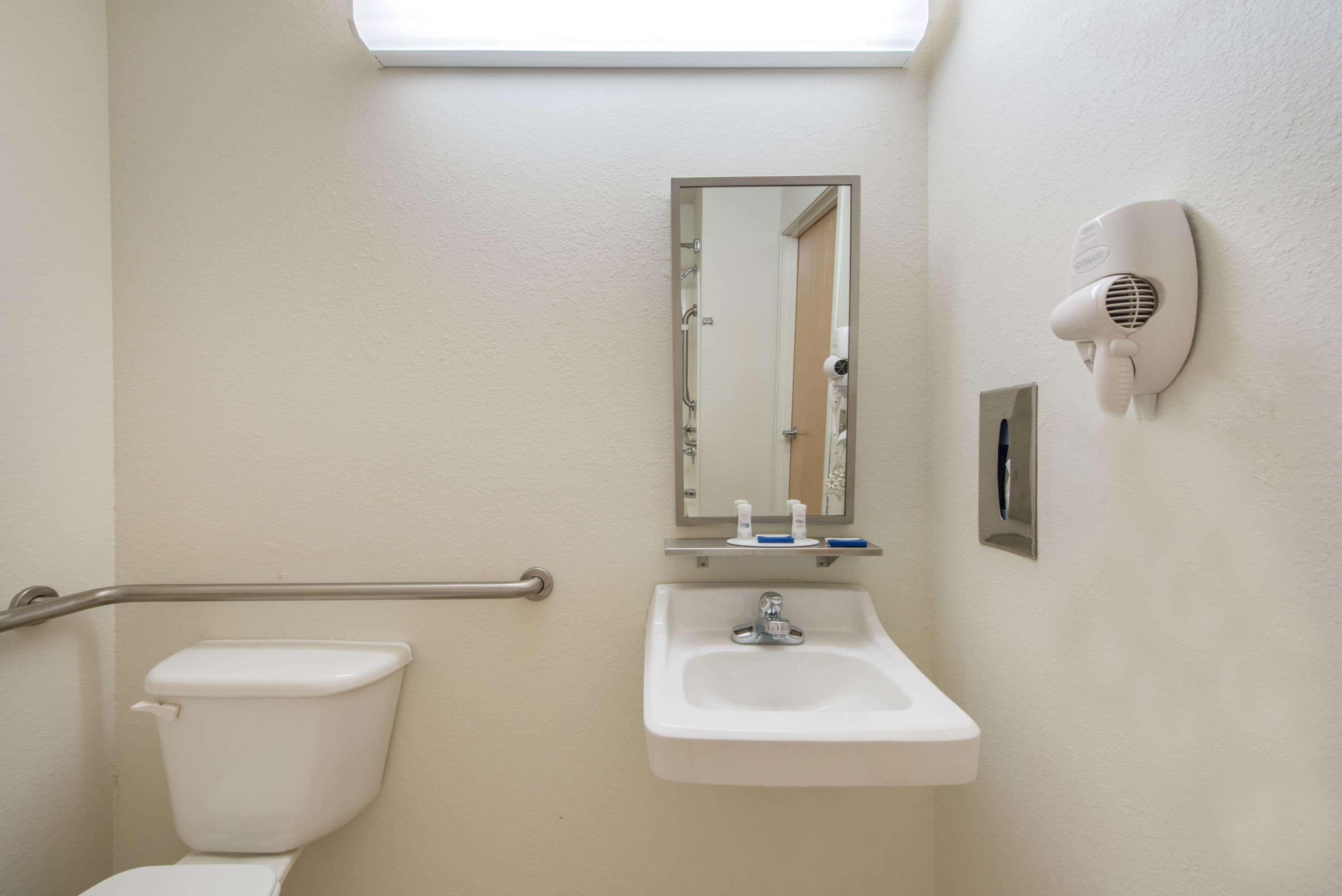Microtel Inn & Suites by Wyndham Altus 15/16