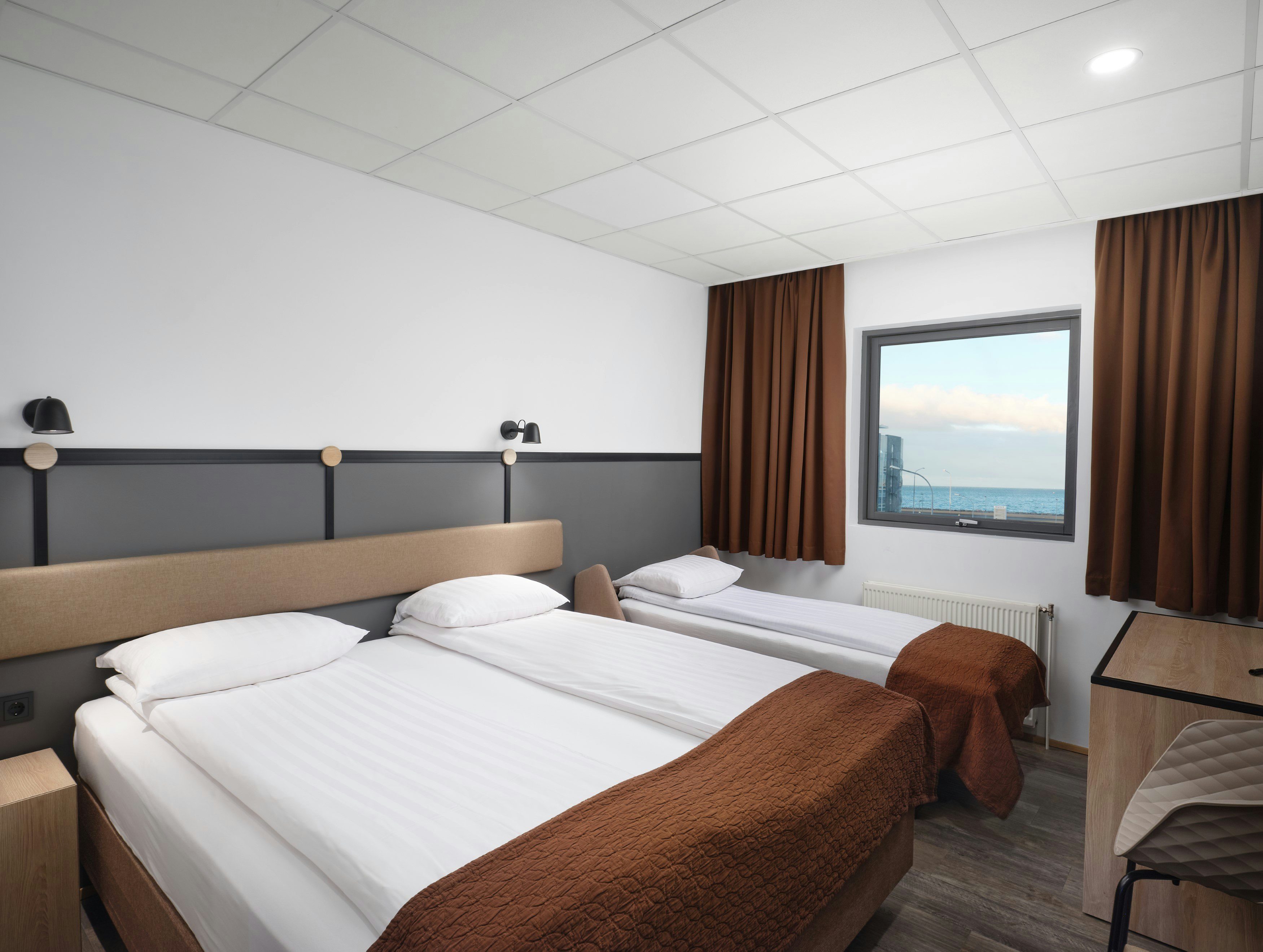 SUPERIOR, DOUBLE OR TWIN BED