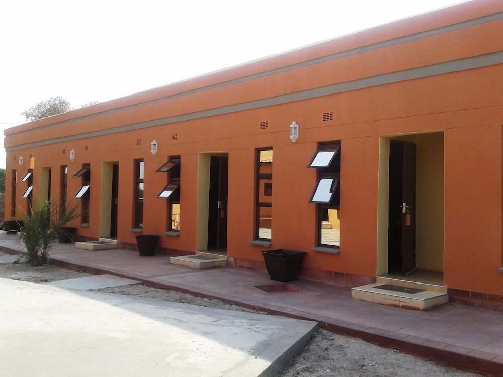 Gumare Executive Lodge 6/47