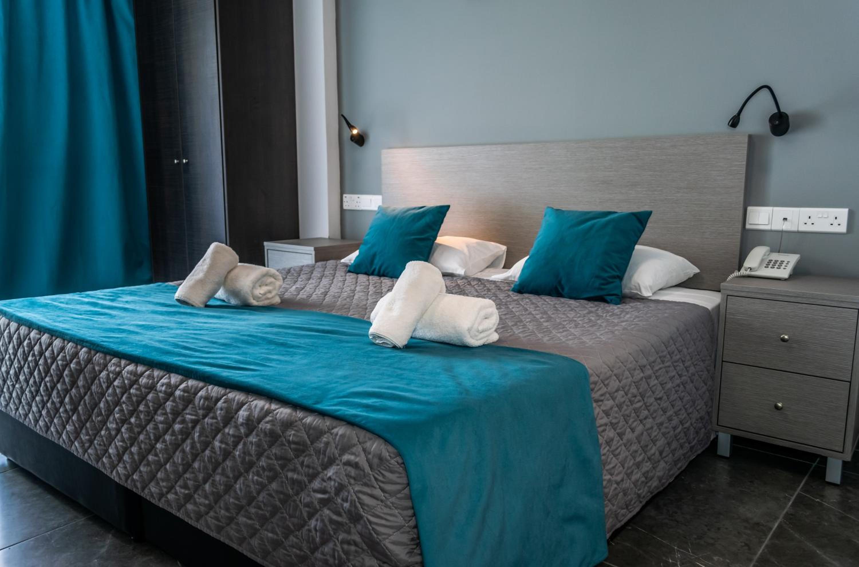 SUPERIOR, DOUBLE BED