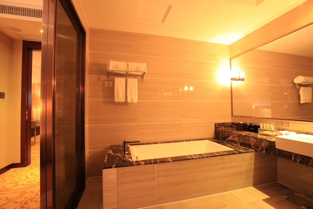 Avant-Garde Hotel 24/50