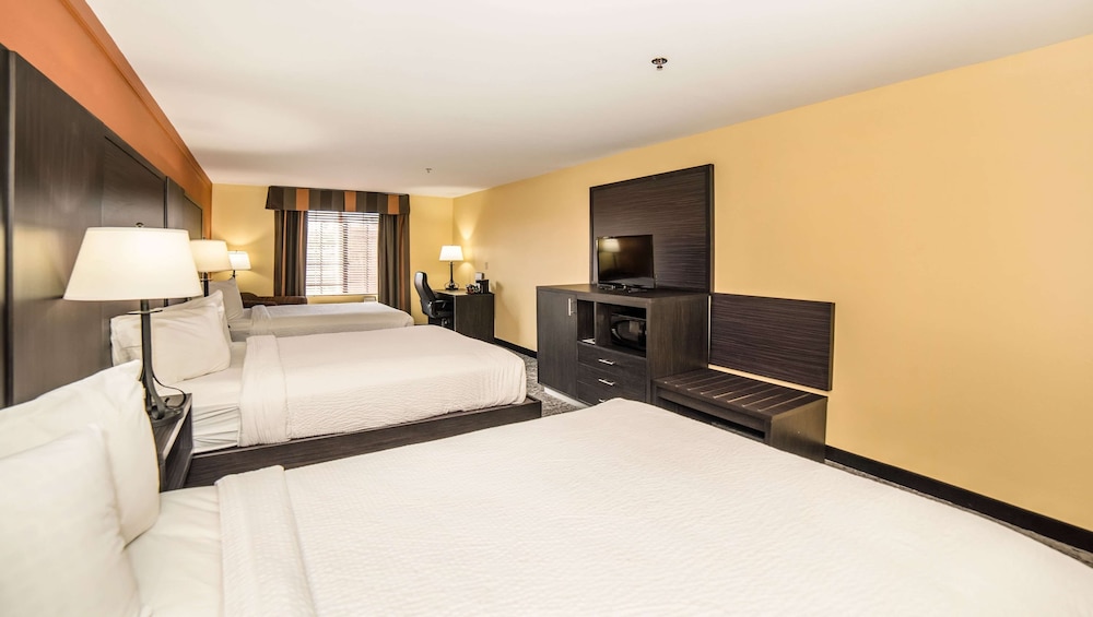 Magnuson Hotel Wildwood Inn 25/74