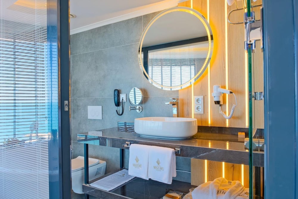 Deluxe, Suite, King Bed, Sea View, Hot Tub