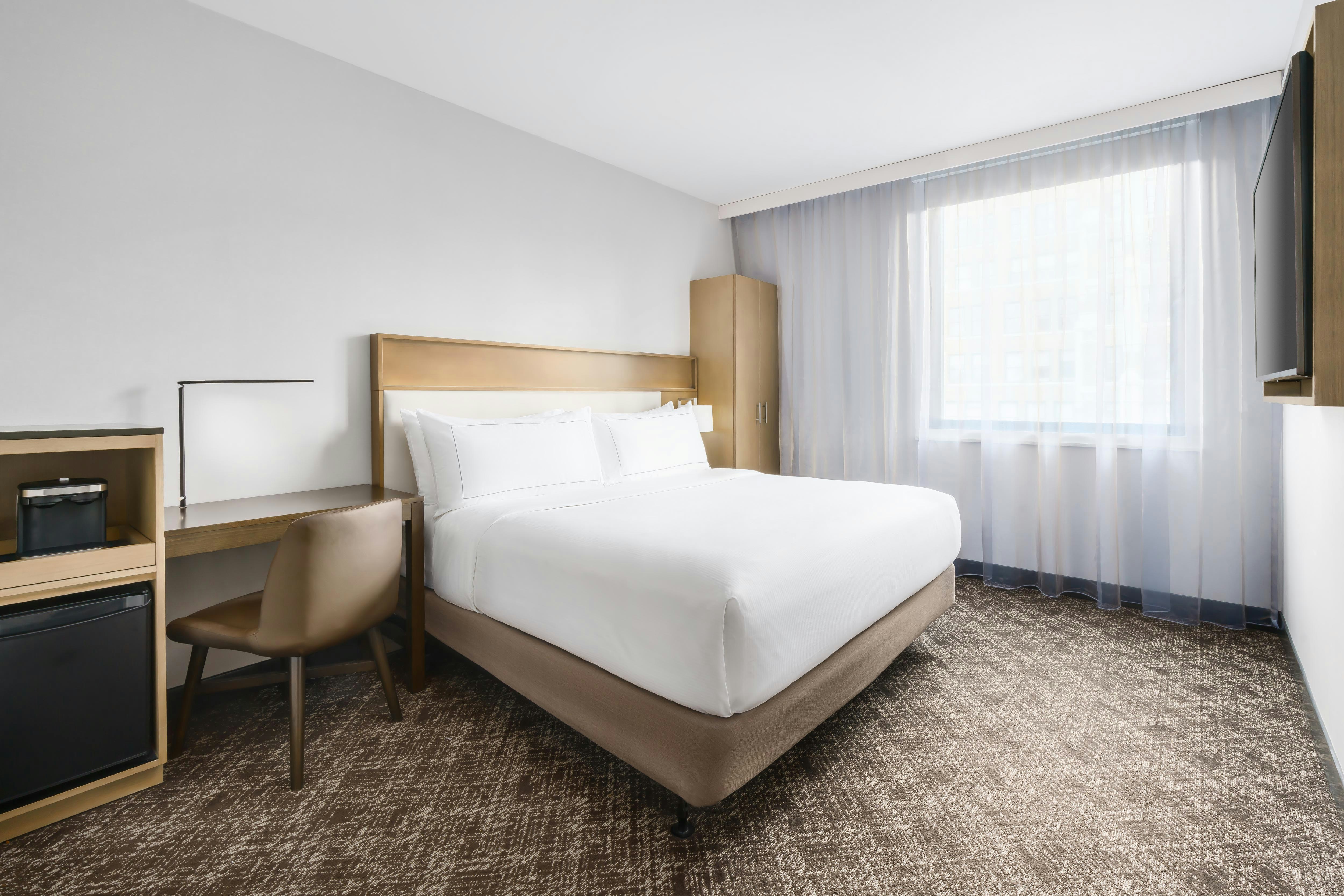 ROOM, KING BED, ACCESSIBLE