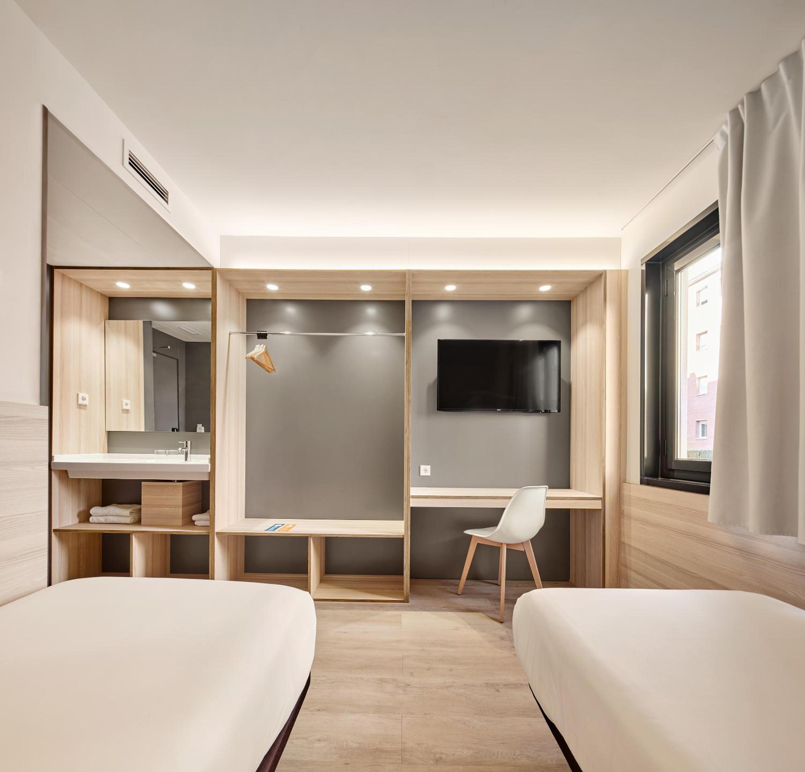 Room, Double or Twin Bed