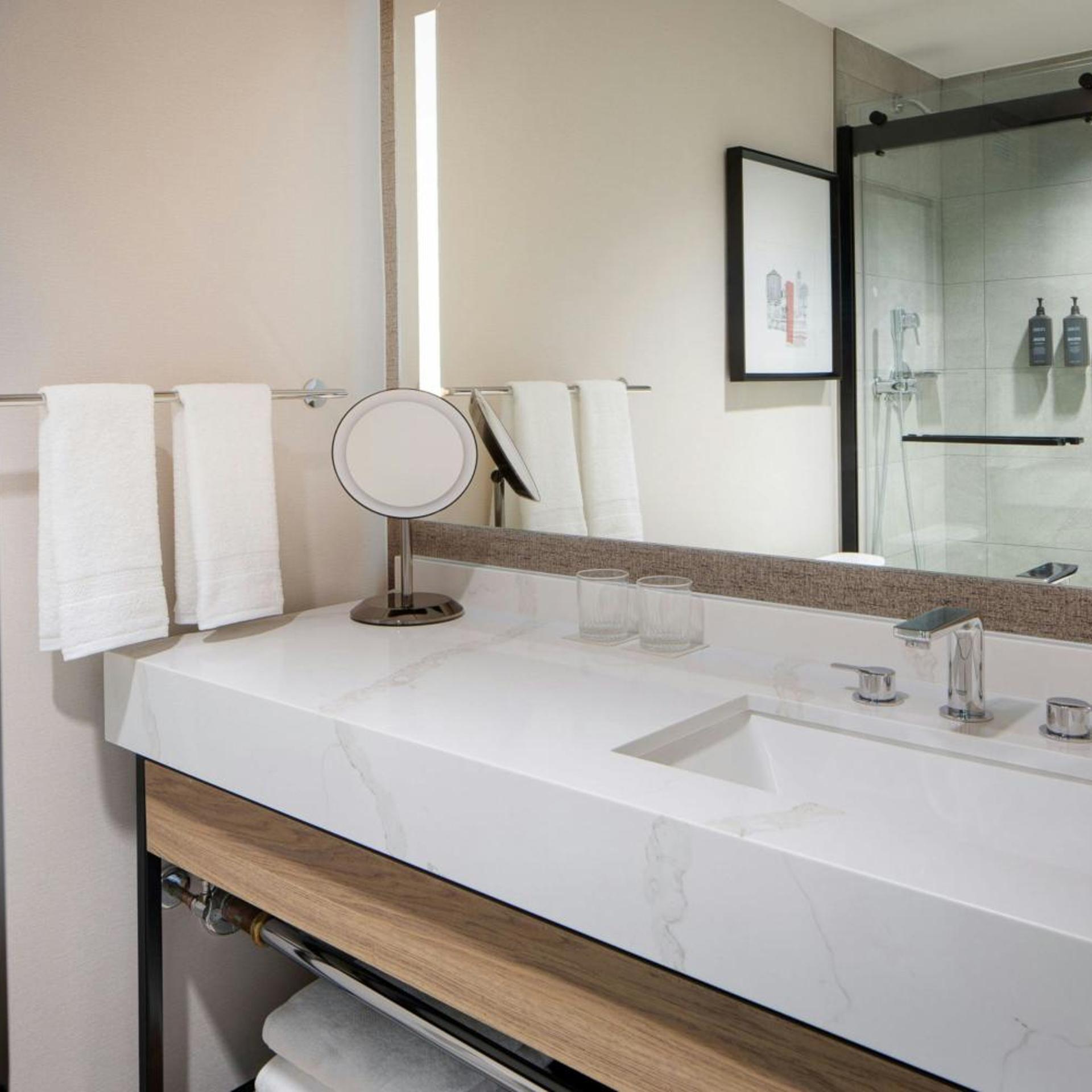 غرفة بسرير كينج، Sheraton Fort Worth Downtown Hotel 10/10