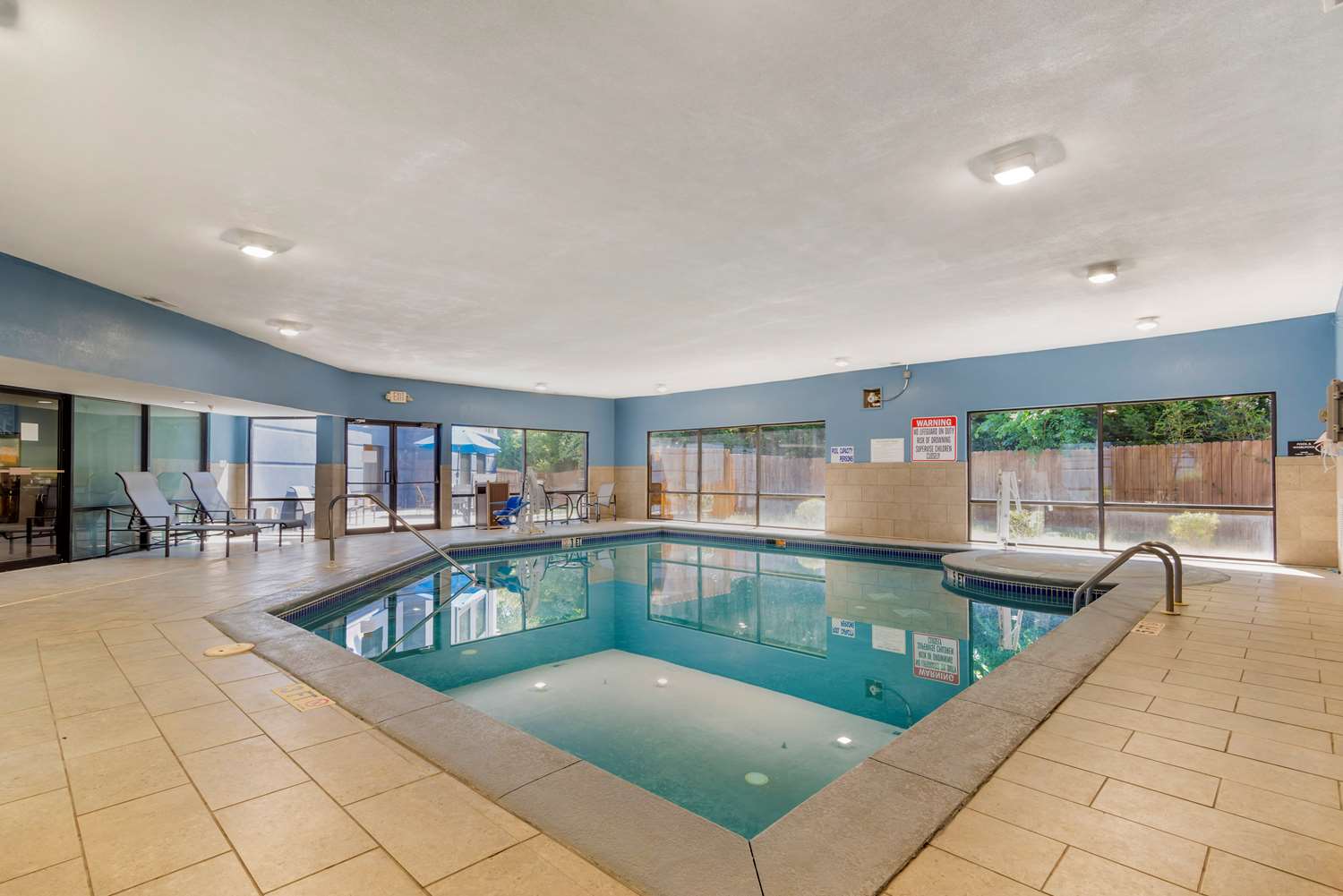 Best Western Plus McDonough Inn & Suites 28/55
