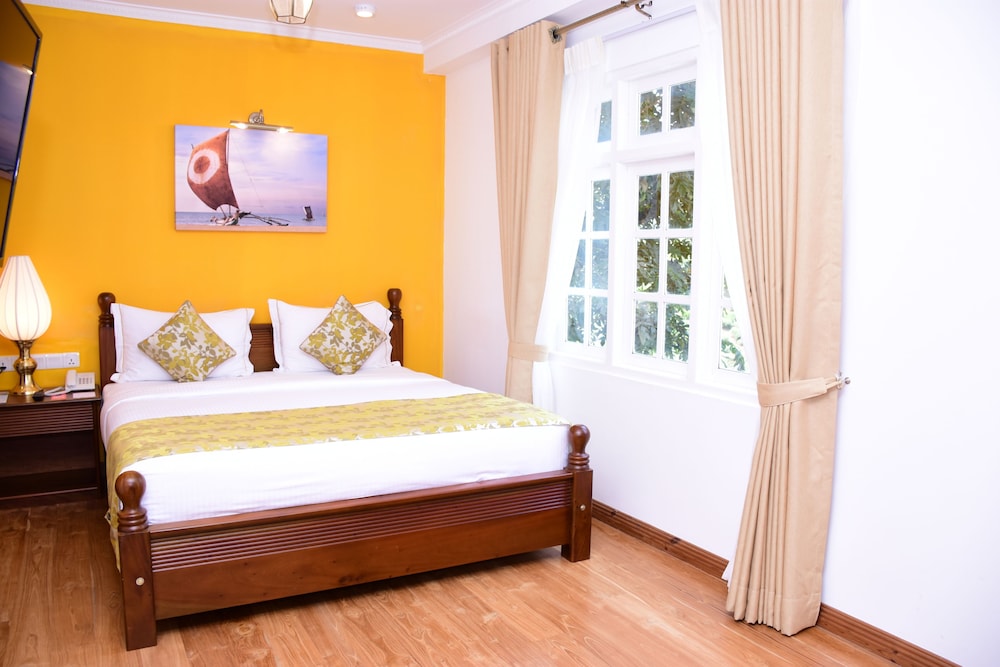 DELUXE DOUBLE ROOMS