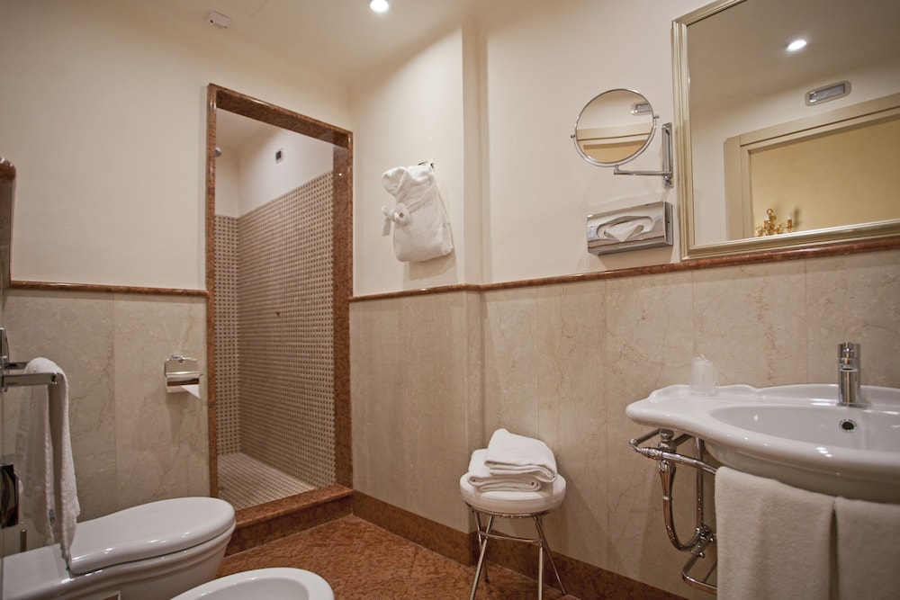 Hotel Cavour 44/49