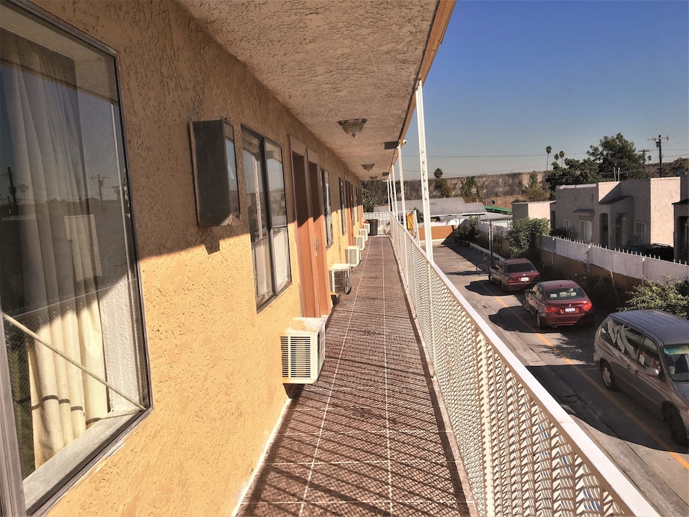 4 Star Motel 13/35