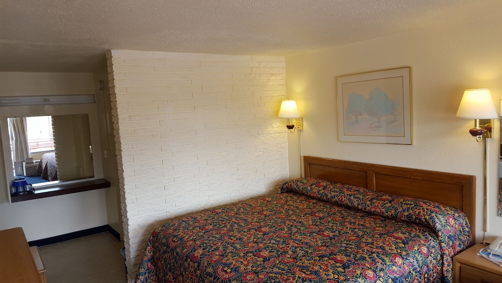 Red Carpet Inn Blacksburg 13/39