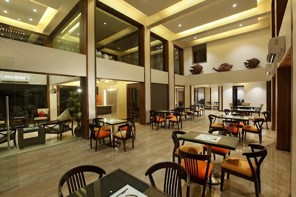 Red Fox Hotel Morjim 43/55