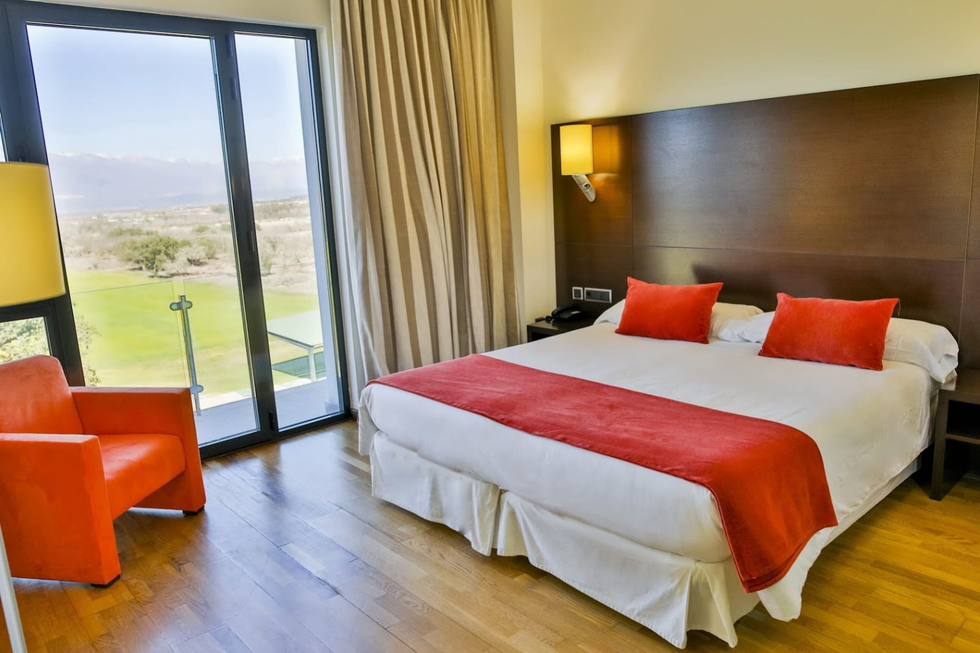 غرفة بسرير مزدوج وسرير فردي مع سرير إضافي، Hospedium Valles de Gredos Golf 2/3
