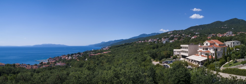 Hotel Laurus 75/82