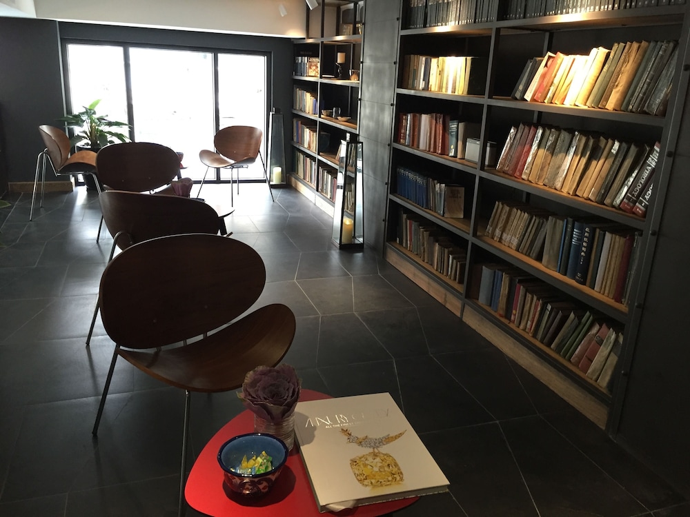 Bespoke Trendy Hotel Hanoi 36/50