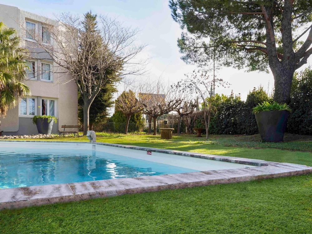 Ibis Arles 58/65