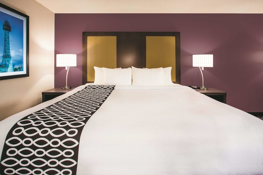 La Quinta Inn & Suites by Wyndham Cincinnati NE - Mason 11/28