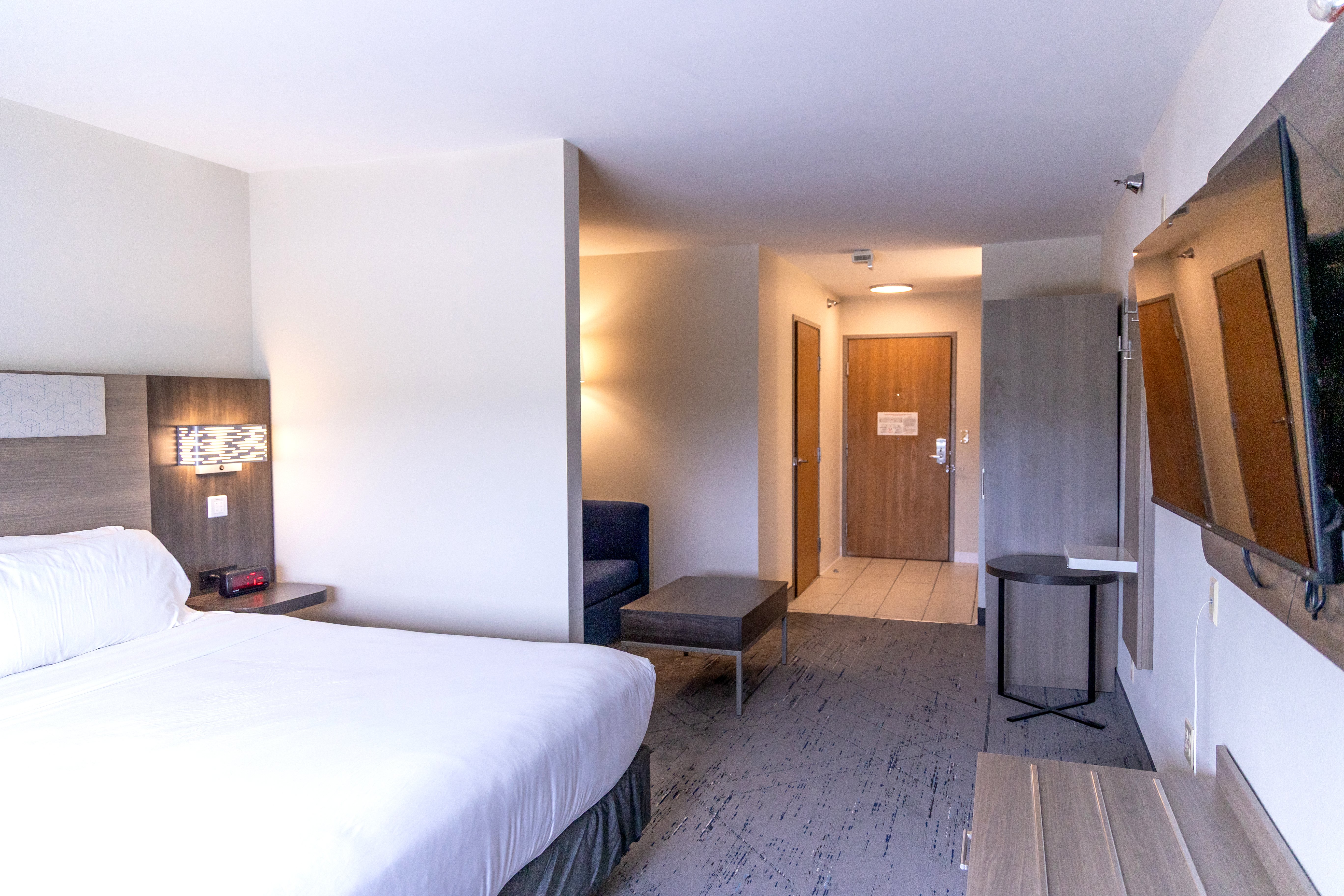 Holiday Inn Express & Suites Torrington 19/78