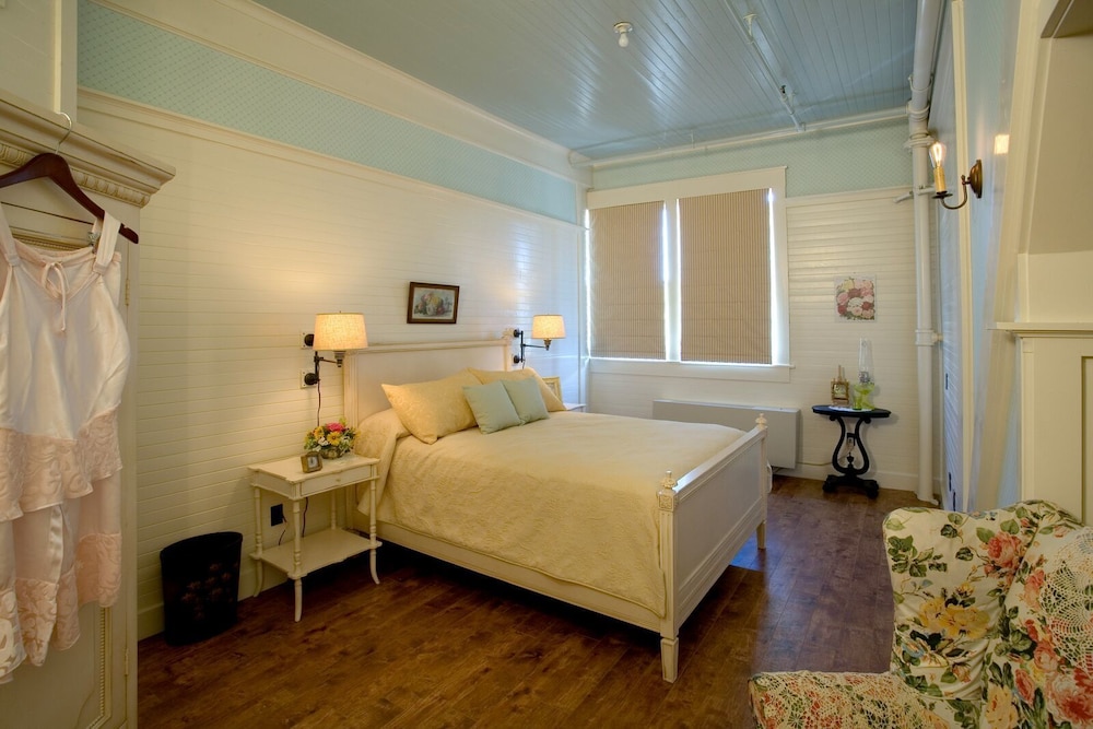 McCloud River Mercantile Inn 10/50