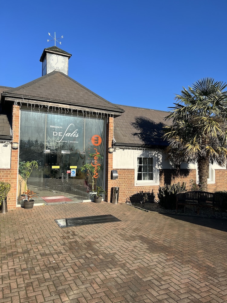 DeSalis Hotel London Stansted 15/20