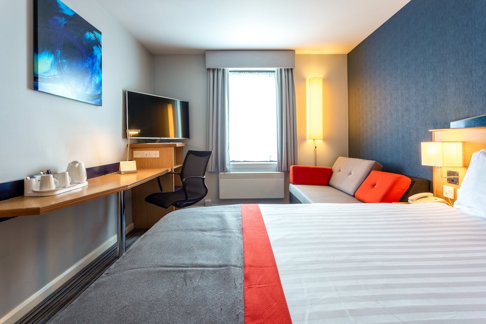 Holiday Inn Express Perth 28/72