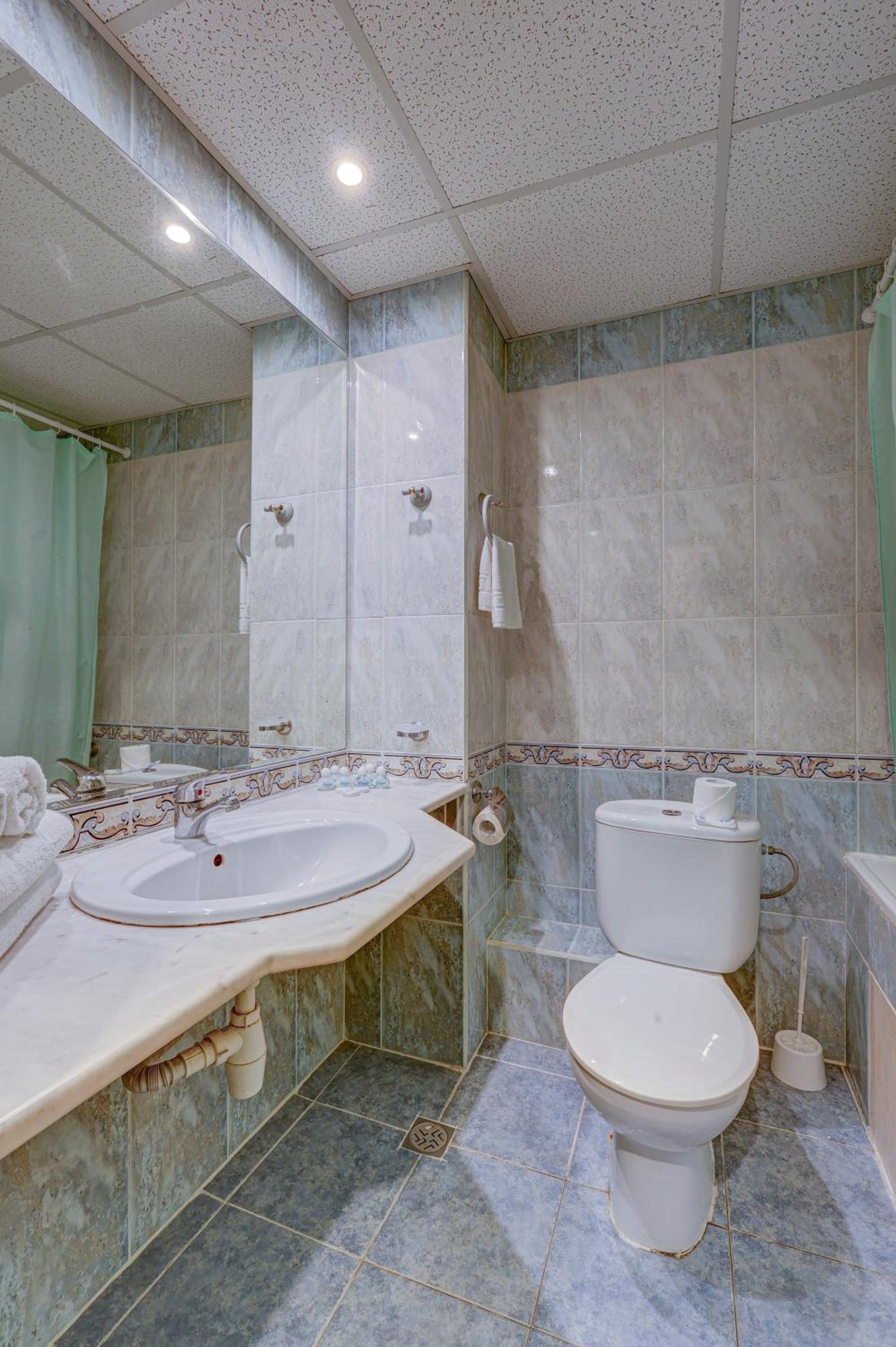 غرفة بسرير مزدوج مع سرير إضافي، Hotel Shipka 9/10
