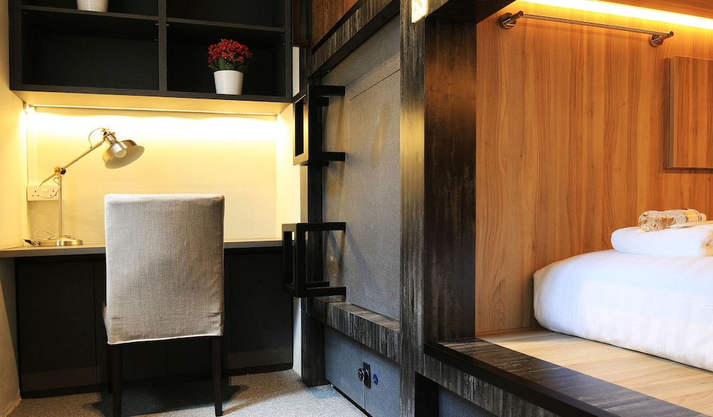 CUBE Family Boutique Capsule Hotel at Chinatown 19/66