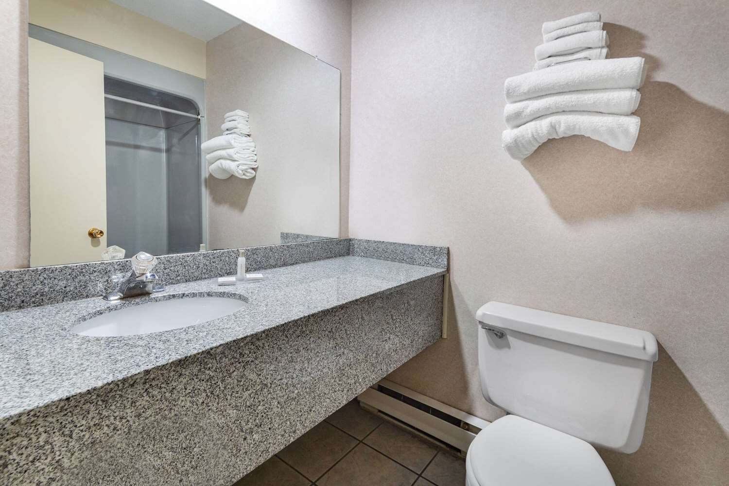 Travelodge By Wyndham Bracebridge 12/13