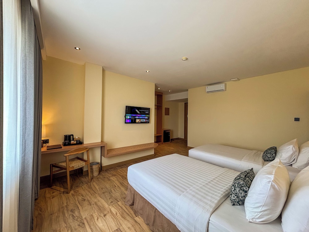 Rivavi Hotel 23/65