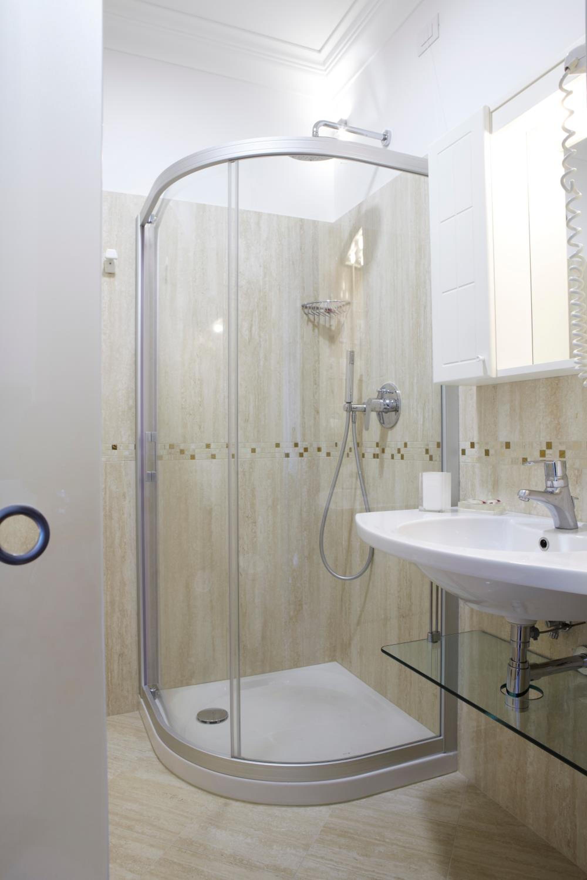 RUHL BEACH HOTEL AND SUITES 53/54