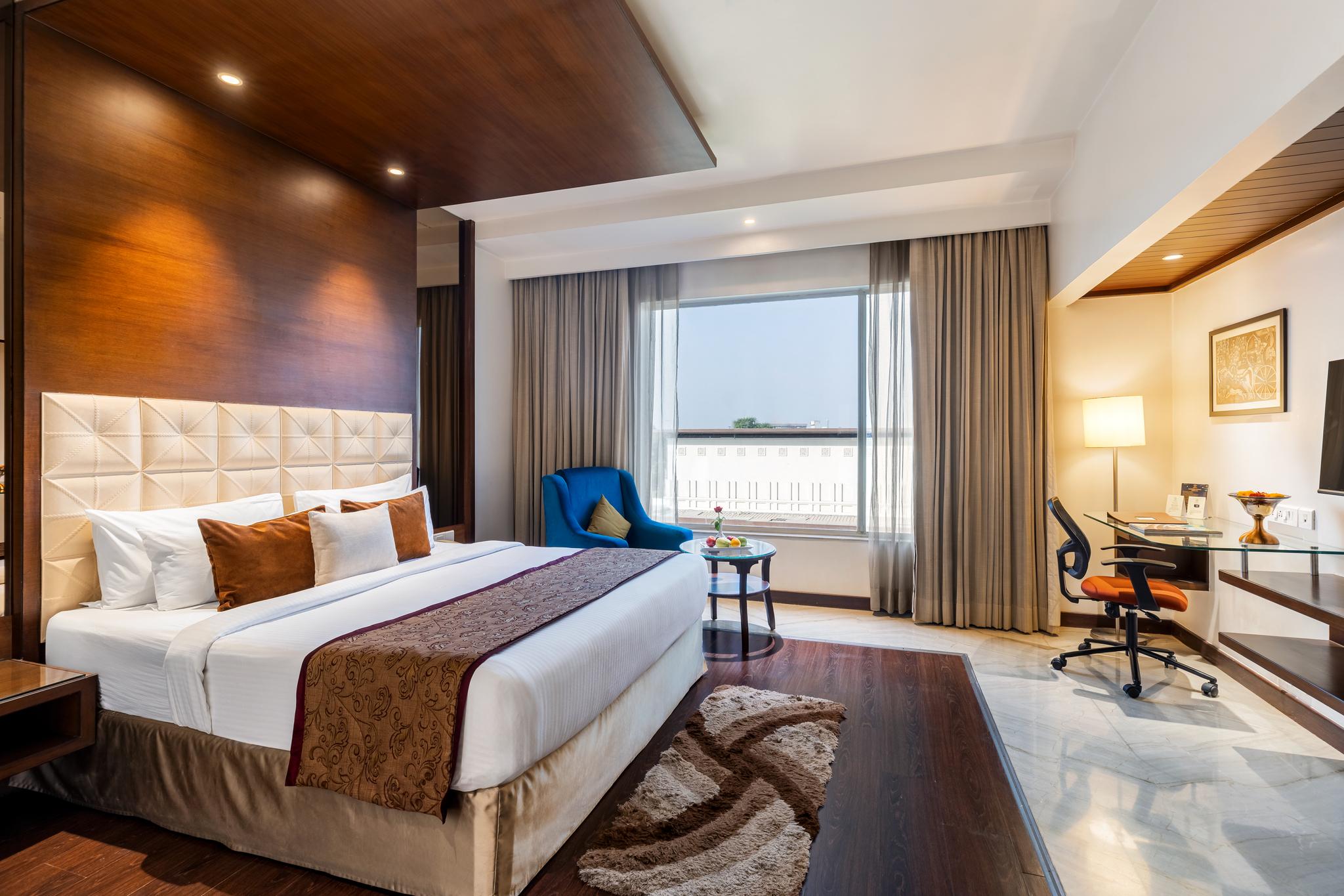 Executive, Suite