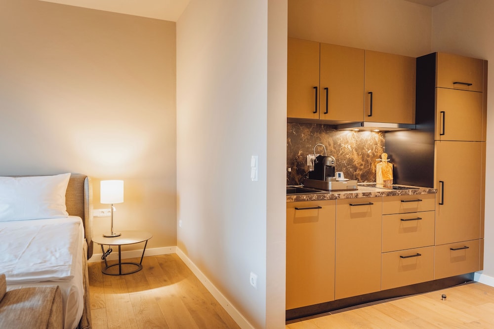 Apartment, King Bed, Street Side View, Balcony