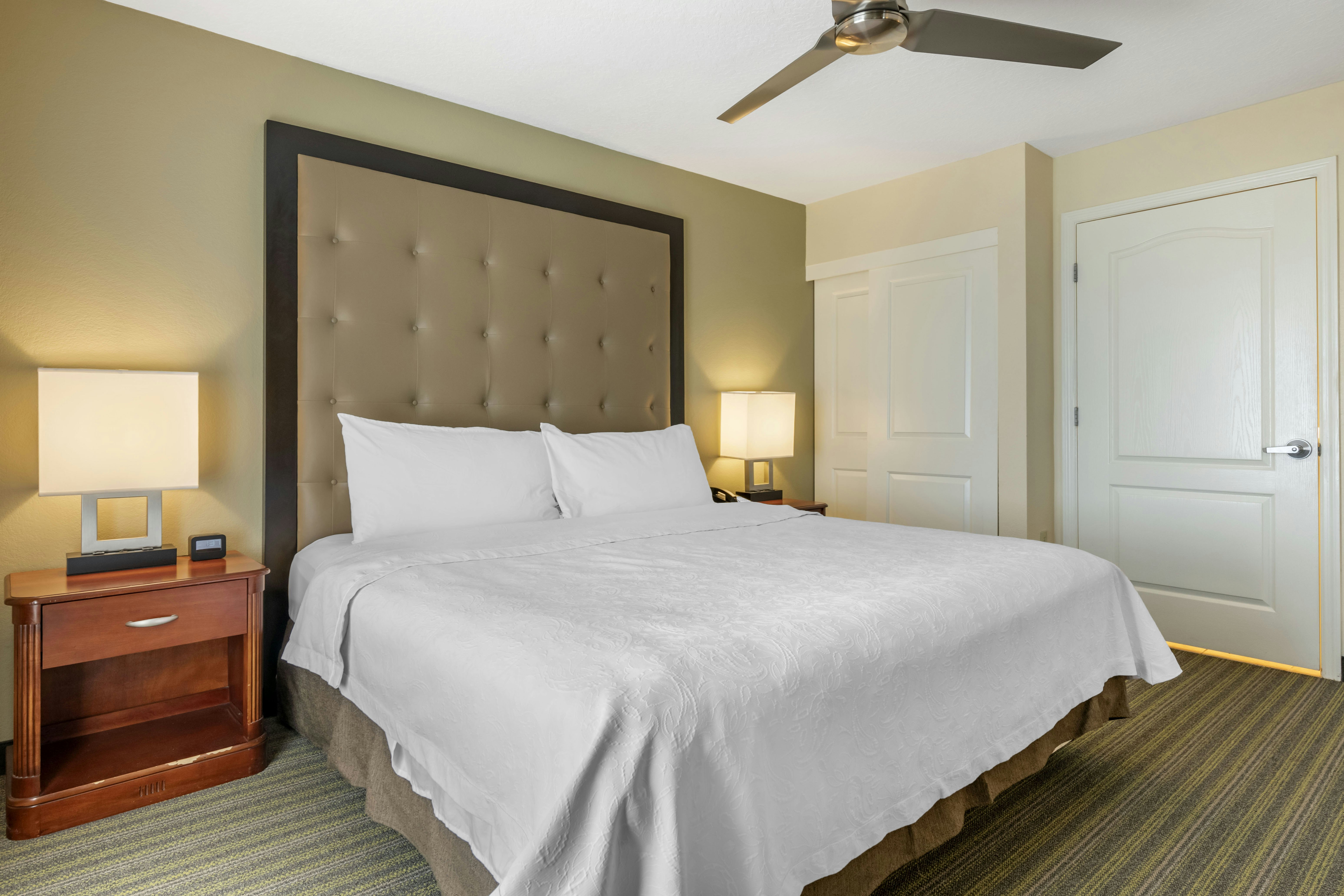 SUITE, KING BED, ACCESSIBLE
