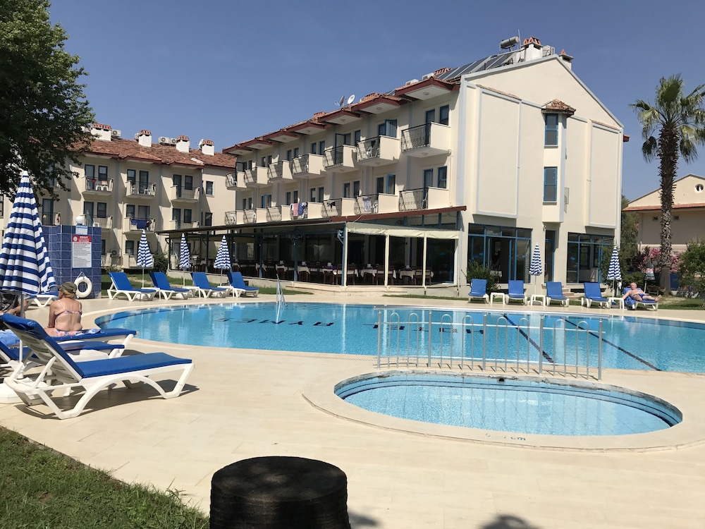 Aymes Hotel 21/23